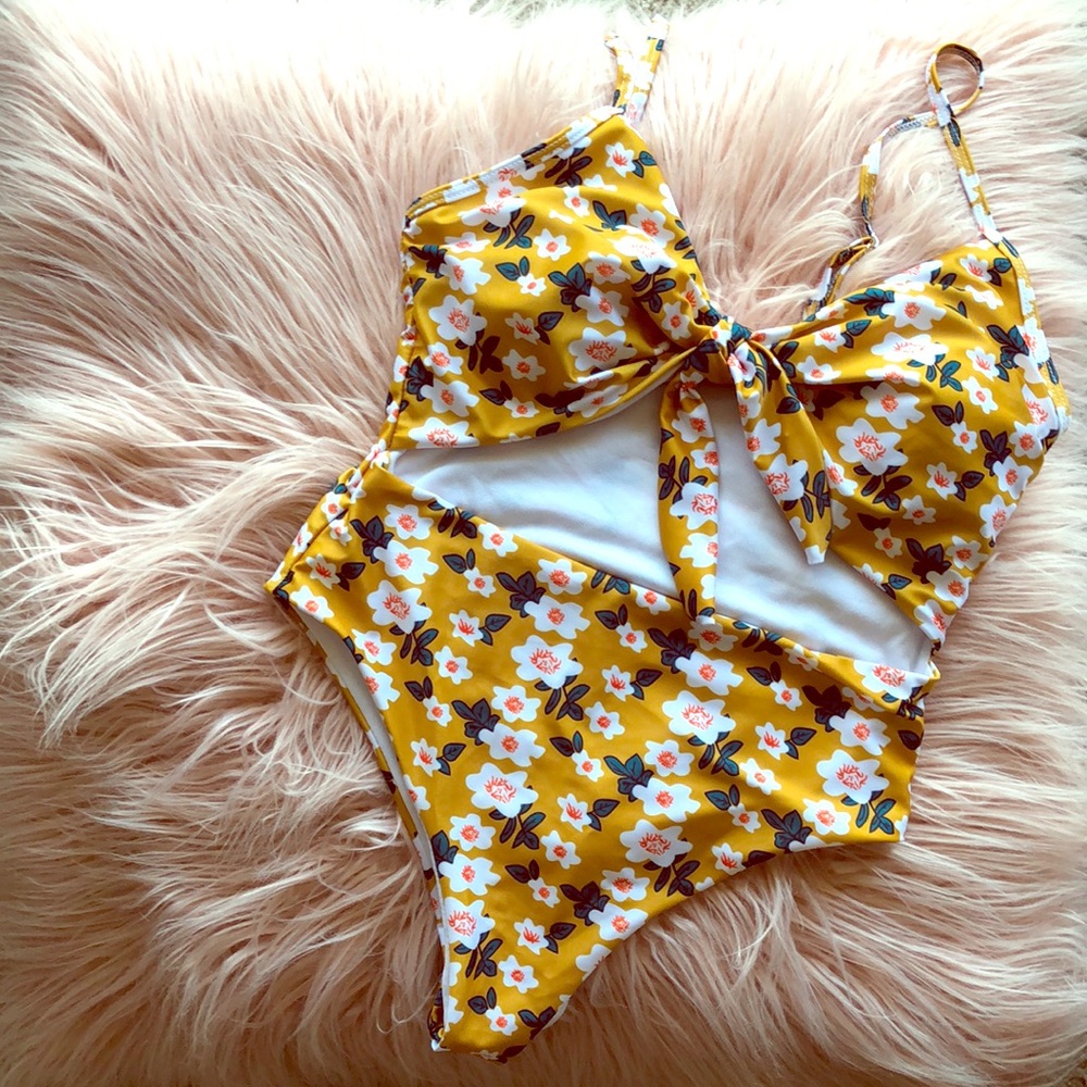 One piece suit, NWT 👙🌊